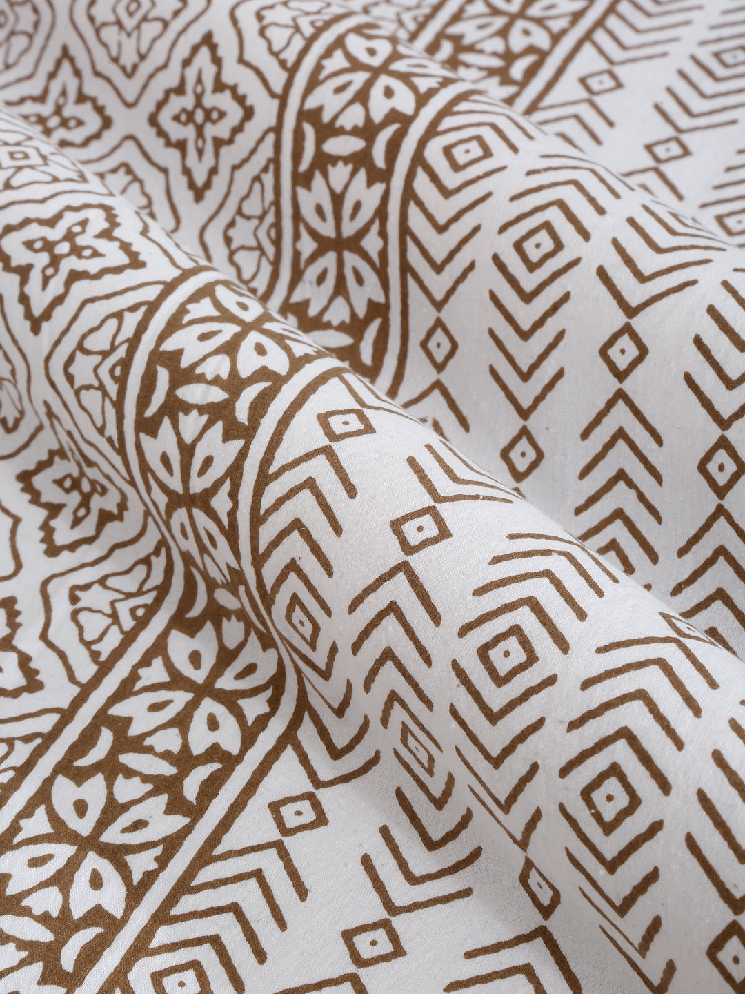 Rajasthan Decor White and Gold Cotton Geomatric Print King Bed sheet with 2 Pillow Covers