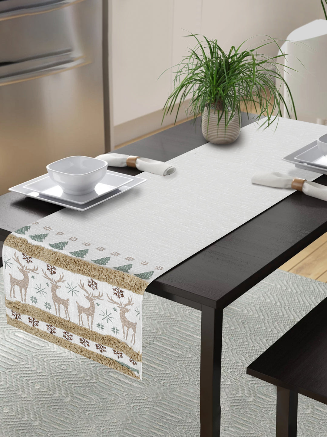 Eyda White and Green Cotton Embroidered Table Runner