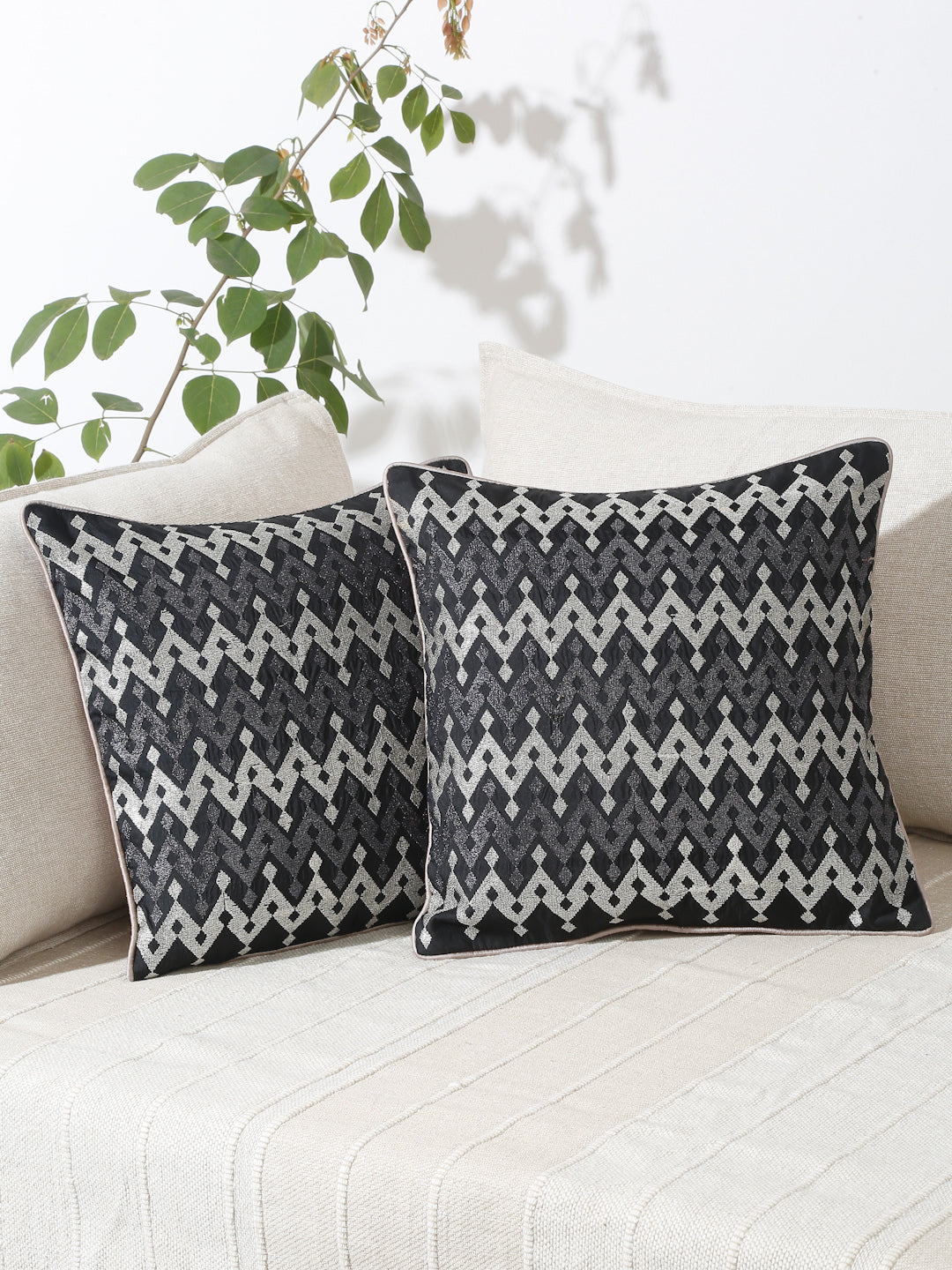 Eyda Set of 2 Geomteric Pattern Cushion Covers