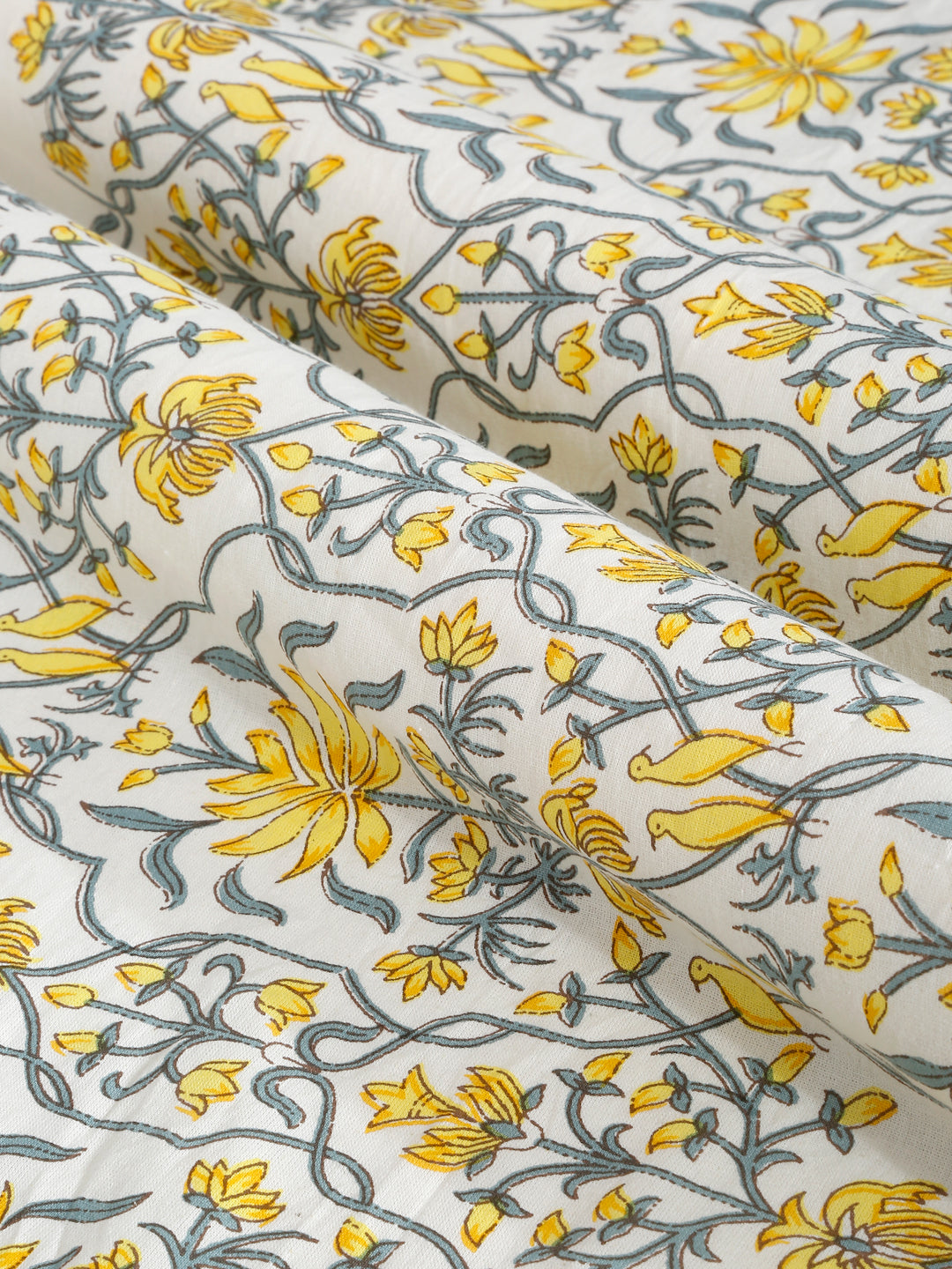 White Floral 180 TC King Bedsheet with 2 Pillow Covers