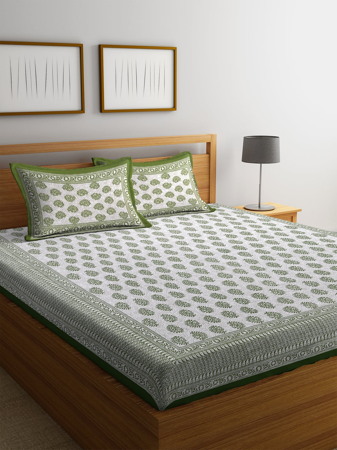 Screen Block Paisley White and Green Double Bedsheet with 2 Pillow Covers
