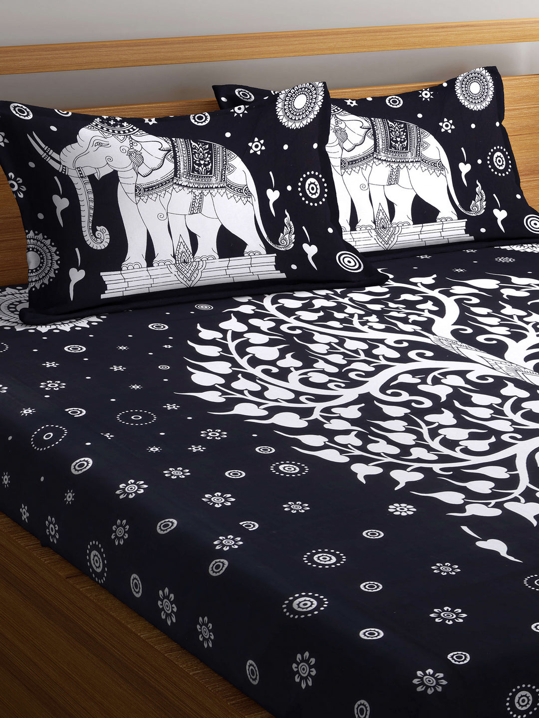 Animal Printed Black Color Cotton Double Bedsheet with 2 Pillow Coverss
