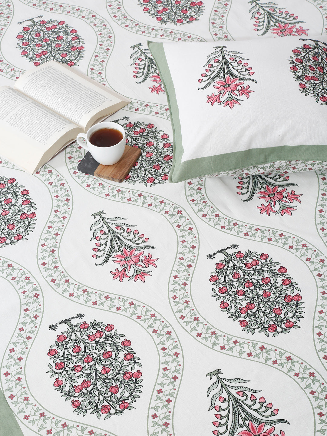 Cream Cotton Floral Print King Bed sheet with 2 Pillow Covers