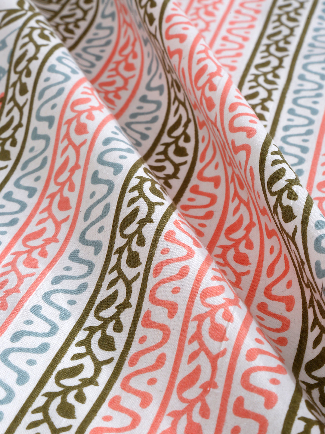 White Floral Print 144 TC Cotton Double Bed sheet with 2 Pillow Covers