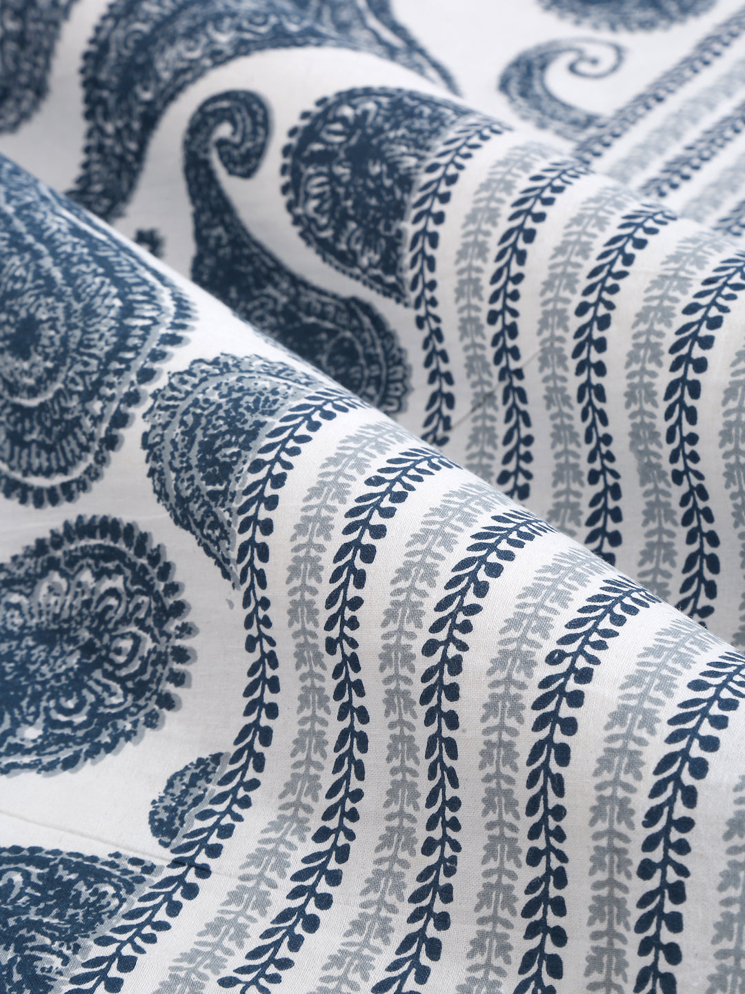White and Blue Paisley Print 180 TC Cotton Double Bed Sheet with 2 Pillow Covers