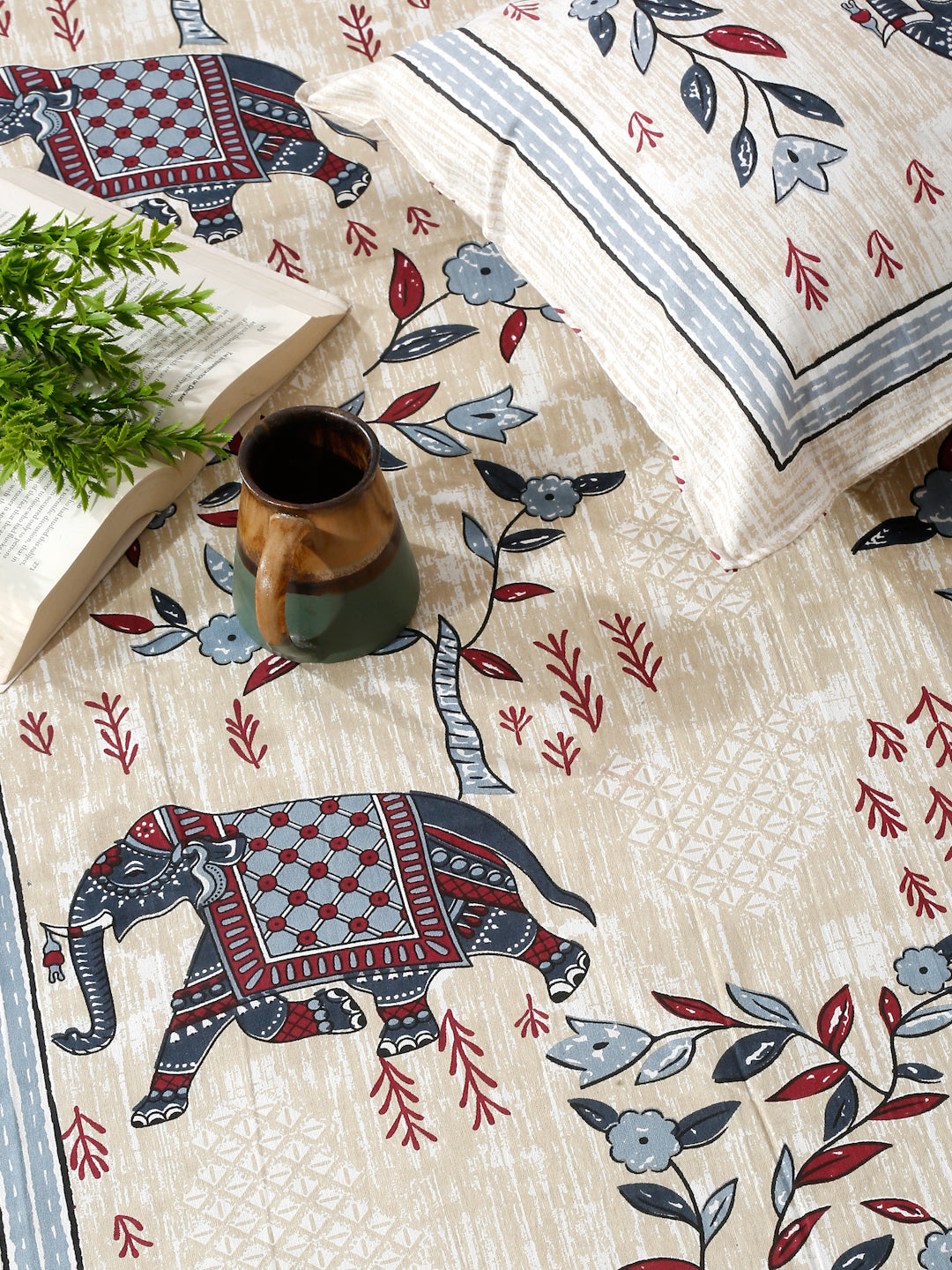 Light Beige Animal Print 144 TC Cotton Double Bed sheet with 2 Pillow Covers