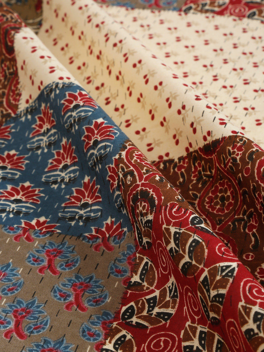 King Size Geometric Print Cotton Bed Sheet with 2 Pillow Covers