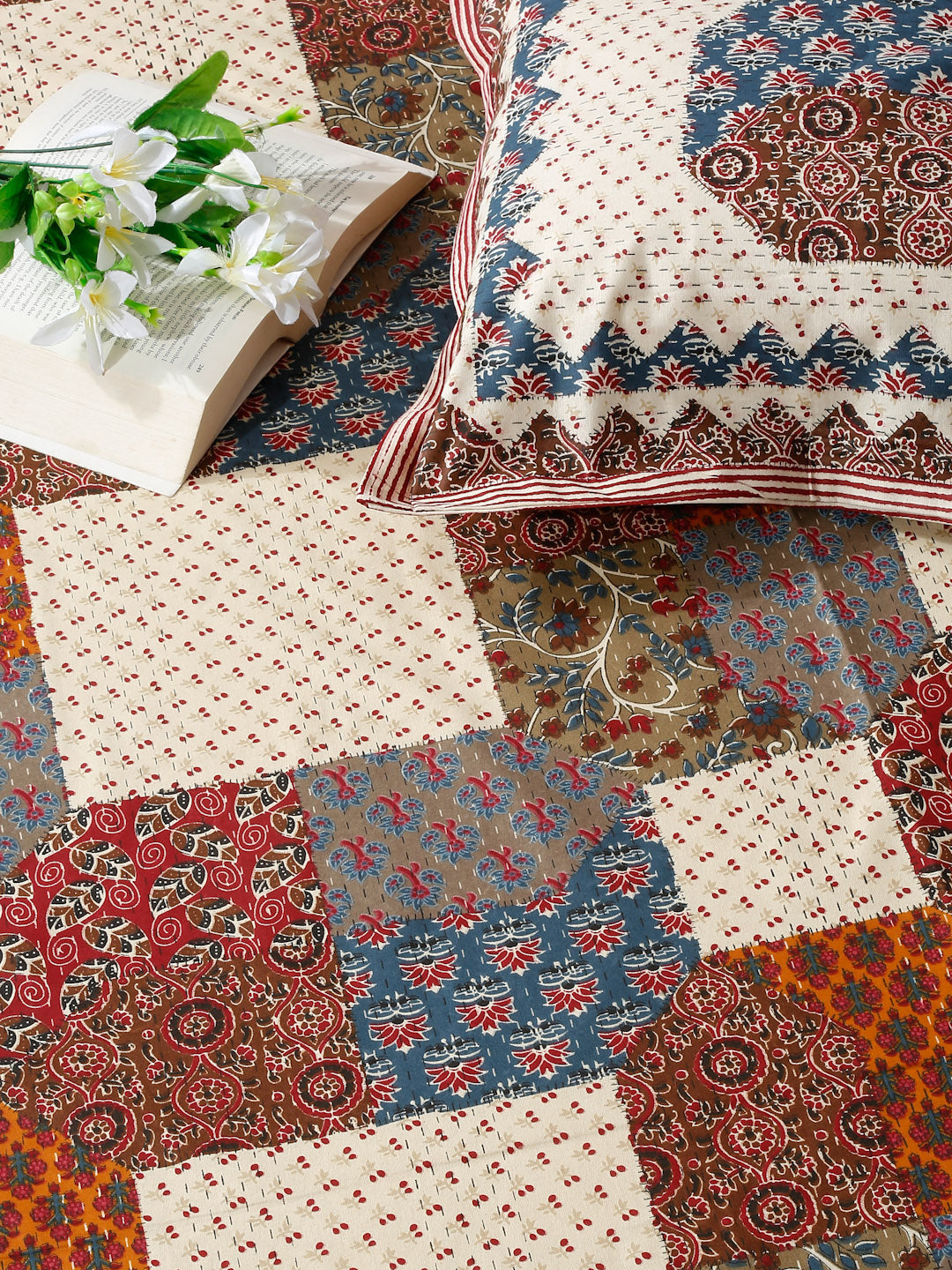 King Size Geometric Print Cotton Bed Sheet with 2 Pillow Covers