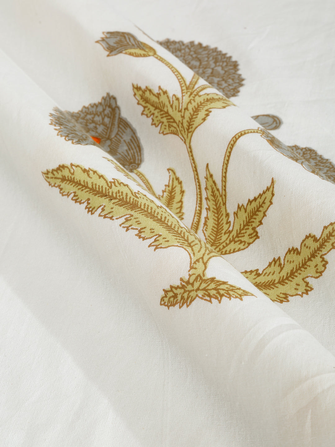 Rajasthan Decor White and Peach  Cotton Flower Print King Bed sheet with 2 Pillow Covers