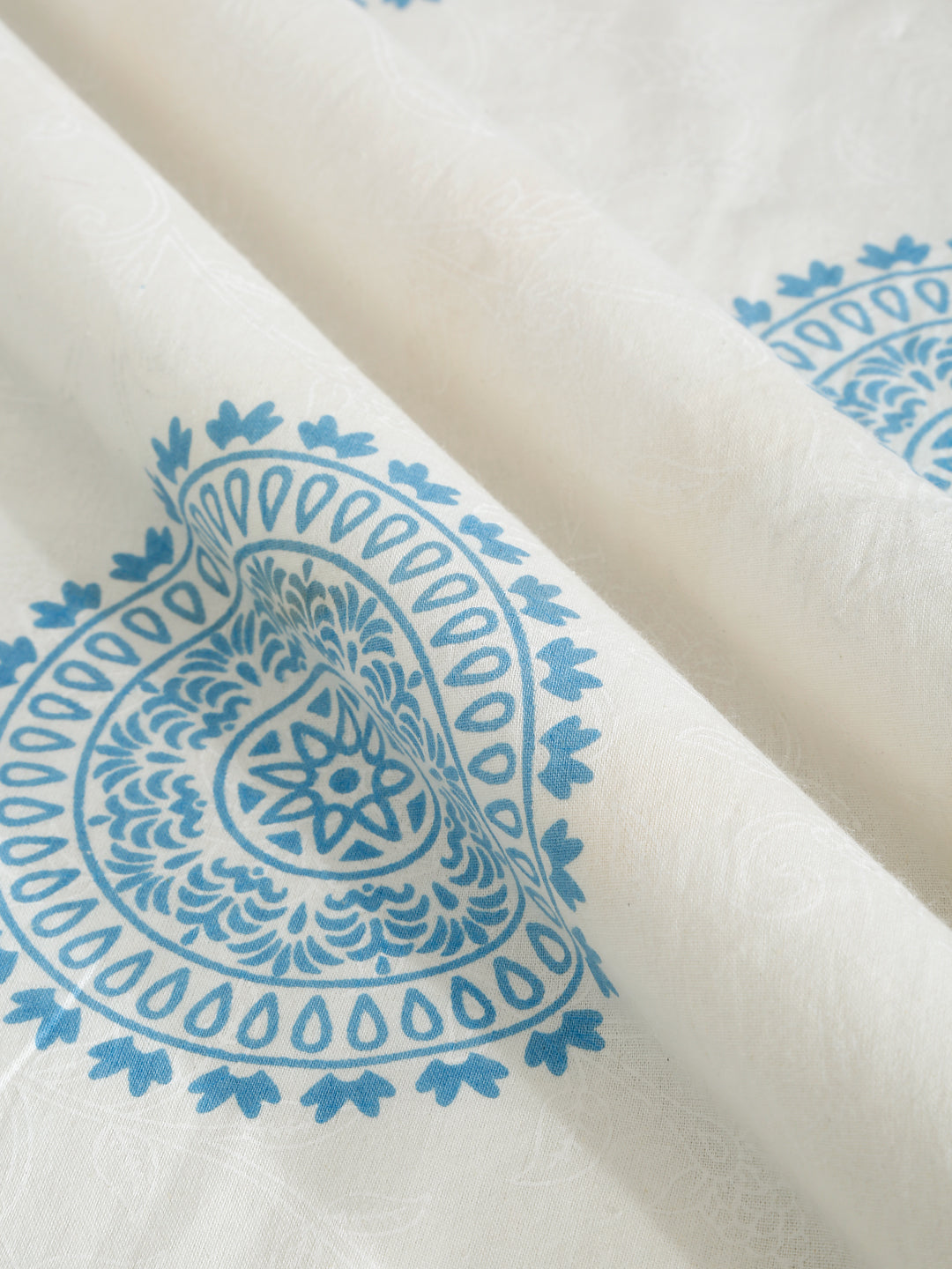 Rajasthan Decor White and Blue  Cotton animal Khadi Print King Bed sheet with 2 Pillow Covers