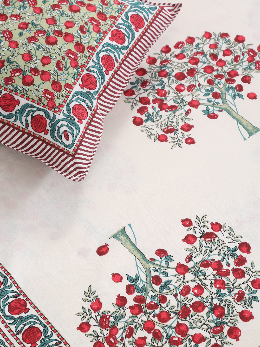 Multi Colour Floral Print Cotton King Bed sheet with 2 Pillow Covers