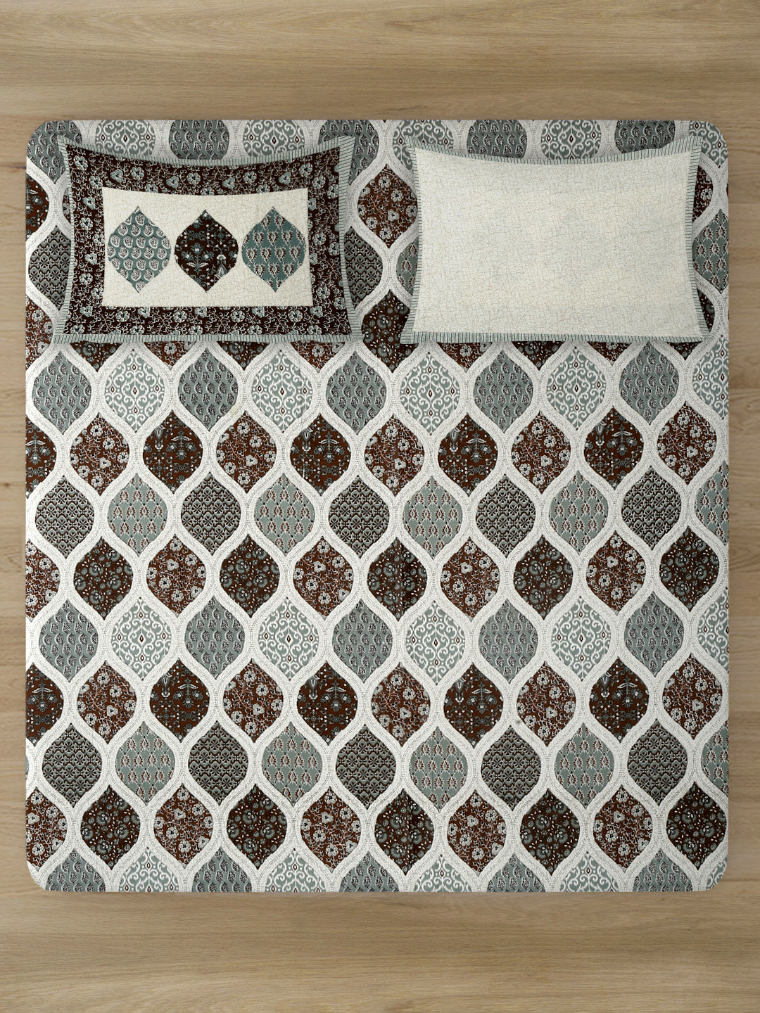 Multi Color Geometric Print Cotton King Size Bed sheet with 2 Pillow Covers