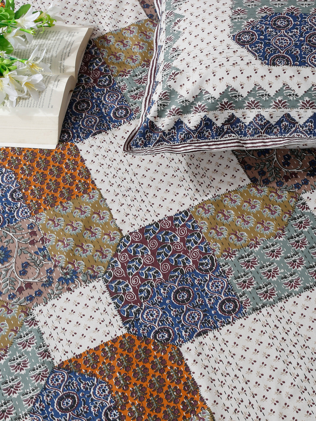 King Size Geometric Print Cotton Bed Sheet with 2 Pillow Covers