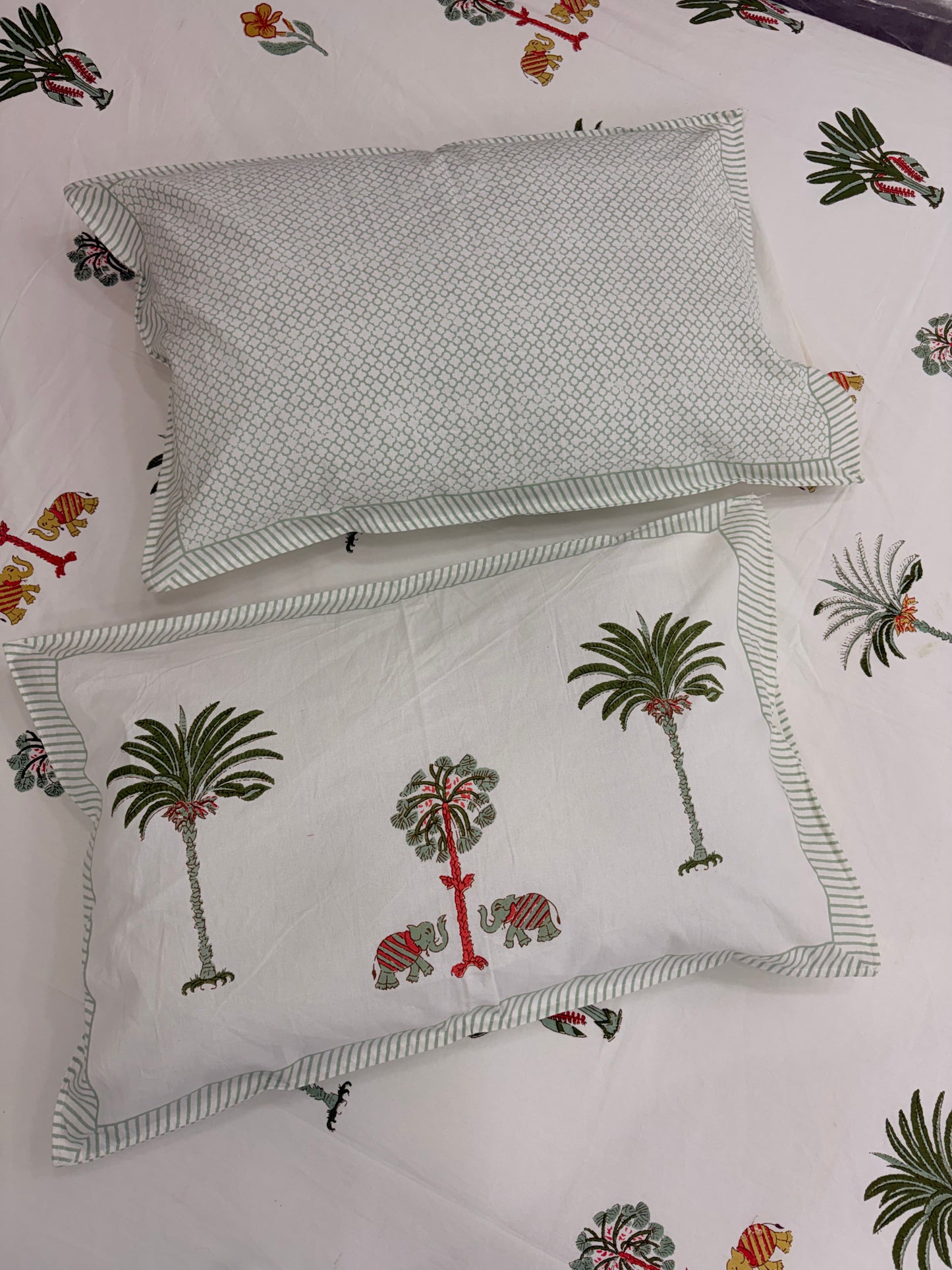 Handblock Palm Tree Cotton Bedsheet Set with Pillow Covers – White Tropical Ethnic